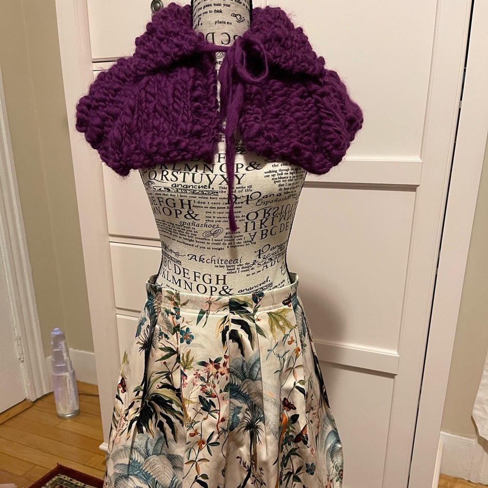 Short Pleated Skirt with Pockets Size 4